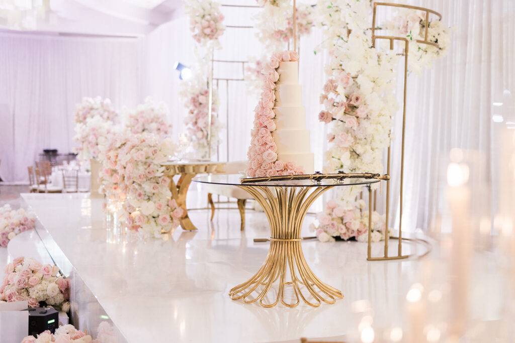 Enchanting Blooms: Trendsetting Wedding Flower Arrangements for Your Special Day